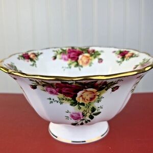 Royal Albert Old Country Roses Hampstead Footed Bowl with Gold Trim 6.5" 1962